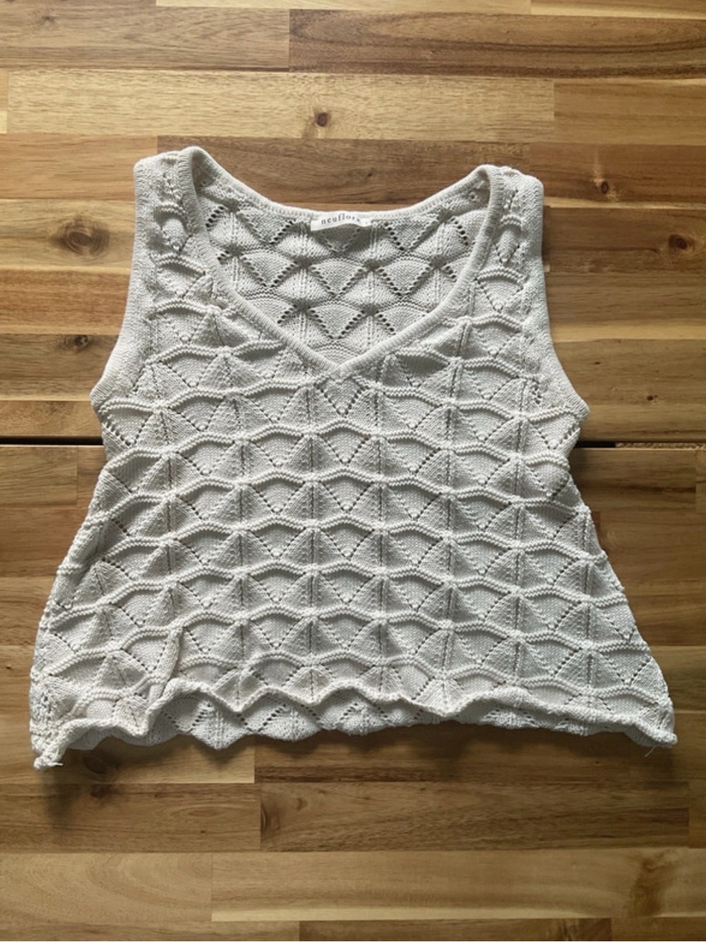 Neuflora Belmont Tank-Cream Knit V-Neck Crop Tank Top